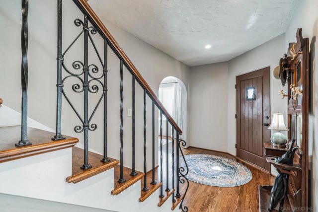 a view of entryway and hall