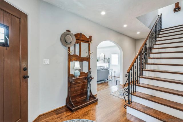 a view of entryway with livingroom and furniture