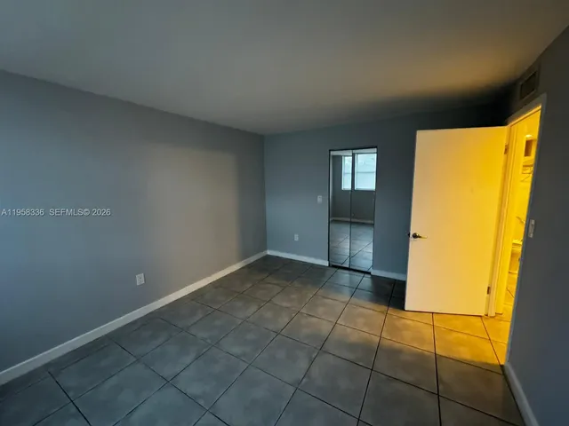 a view of empty room with window