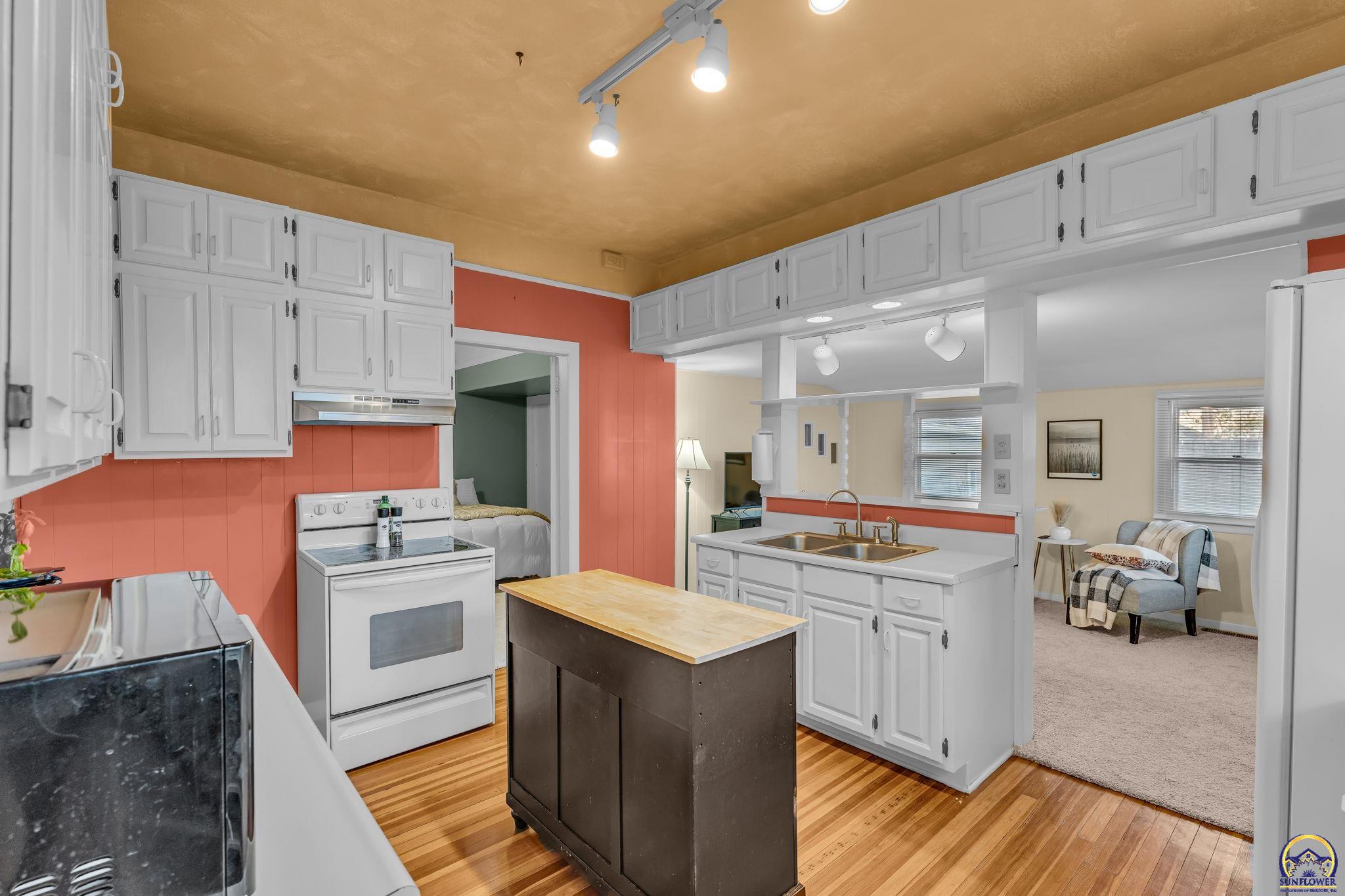 1216 Southwest College Avenue Topeka, KS 66604 - Photo 21 of 39