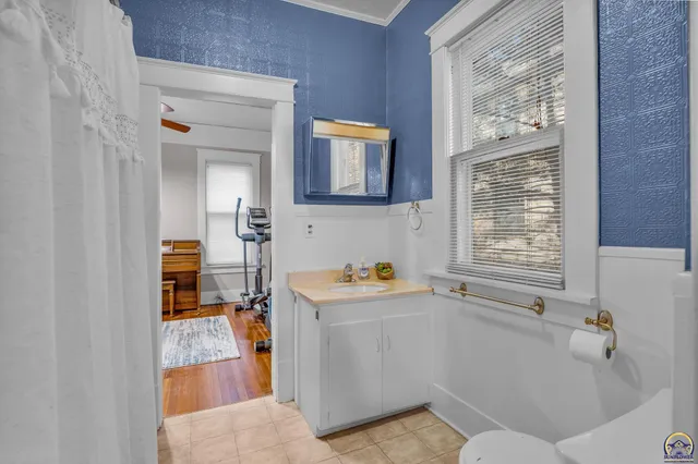 $215,000 | 1216 Southwest College Avenue, Topeka, KS 66604