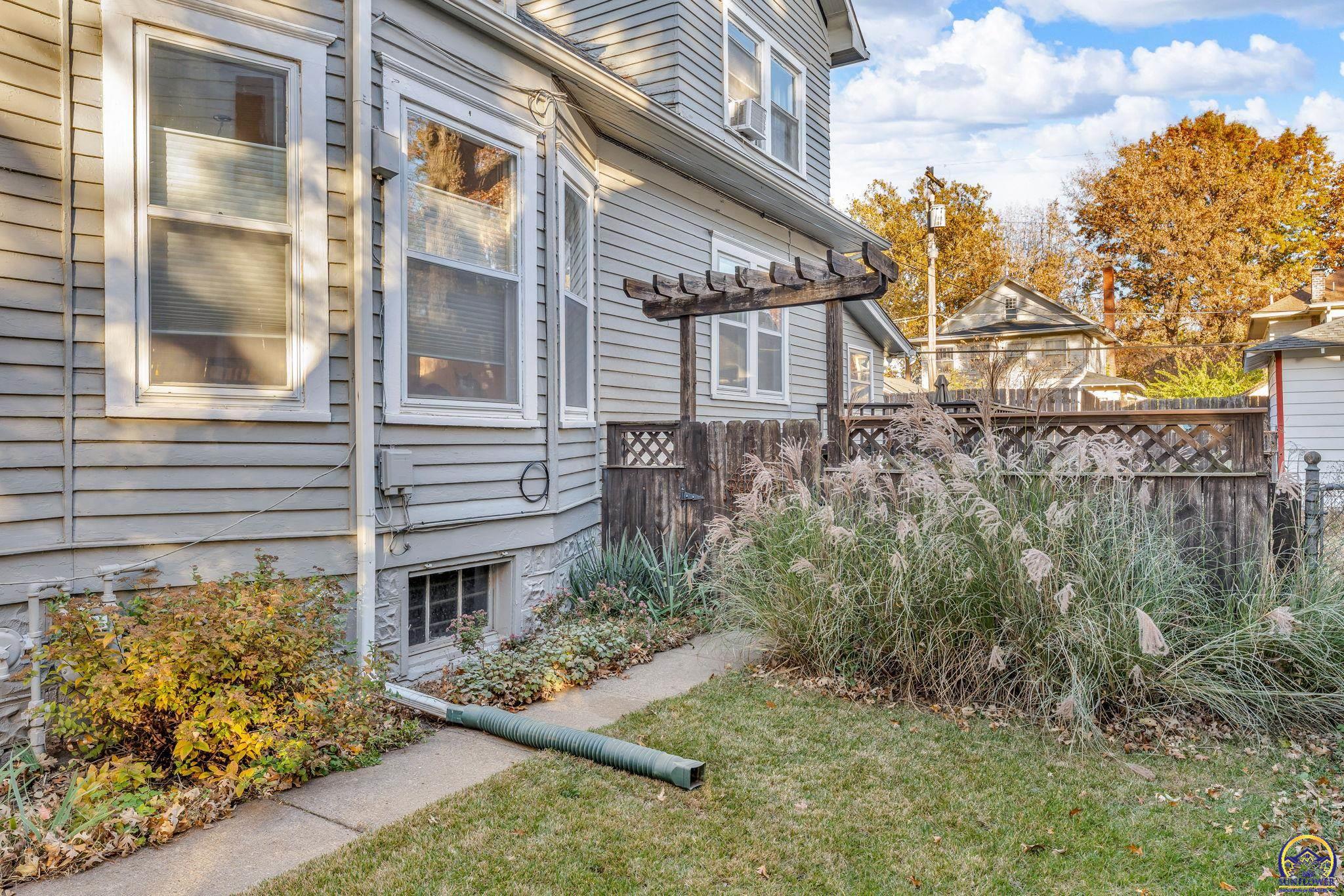 1216 Southwest College Avenue Topeka, KS 66604 - Photo 9 of 39