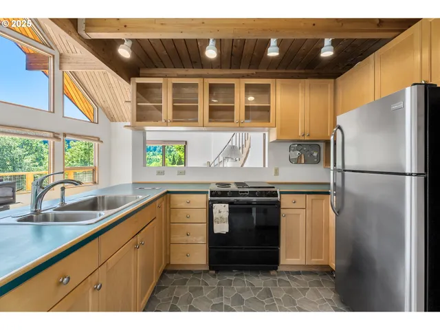 $480,000 | 670 Old Homestead Drive, Oakland, OR 97462