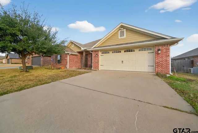 $325,000 | 10786 Westhaven Circle, Flint, TX 75762