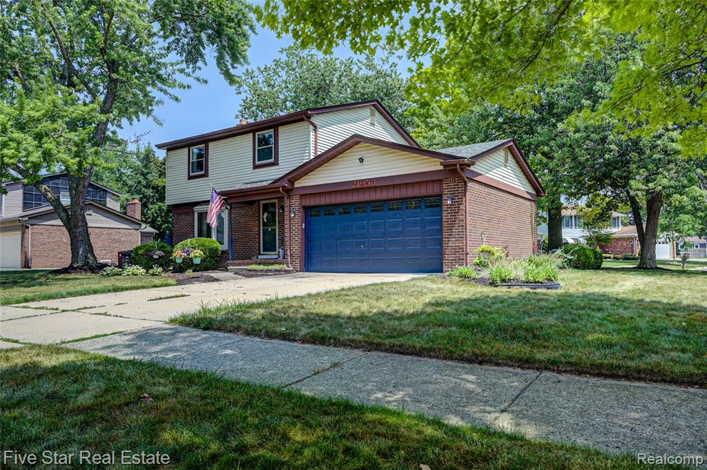 21953 Hall Road Trenton, MI 48183 - Photo 5 of 48 Gallery Image 5