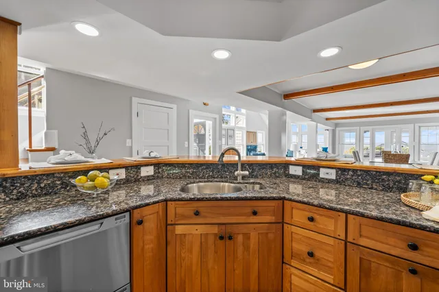 $999,900 | 15435 Potomac River Drive, Cobb Island, MD 20625