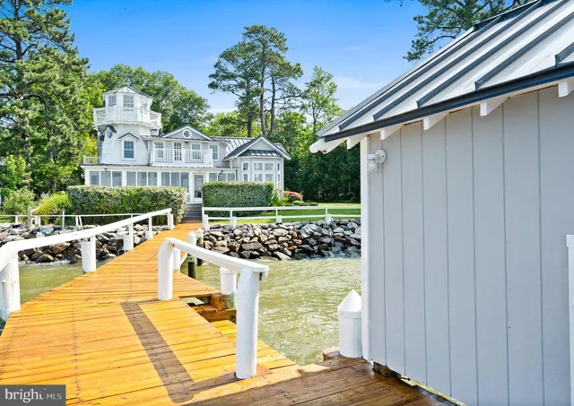 $999,900 | 15435 Potomac River Drive, Cobb Island, MD 20625