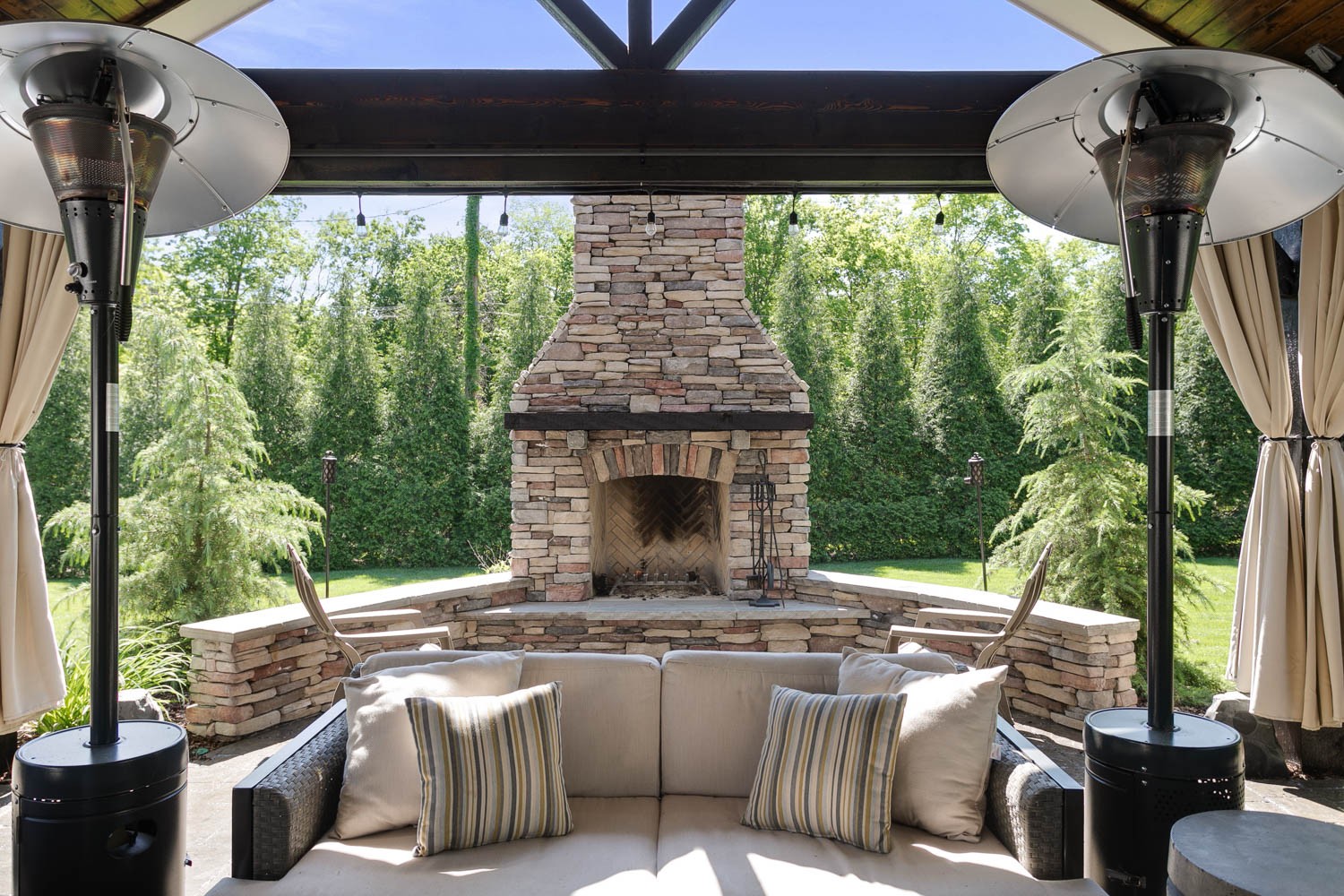 5939 Post Road Nashville, TN 37205 - Photo 36 of 49 a living room with furniture