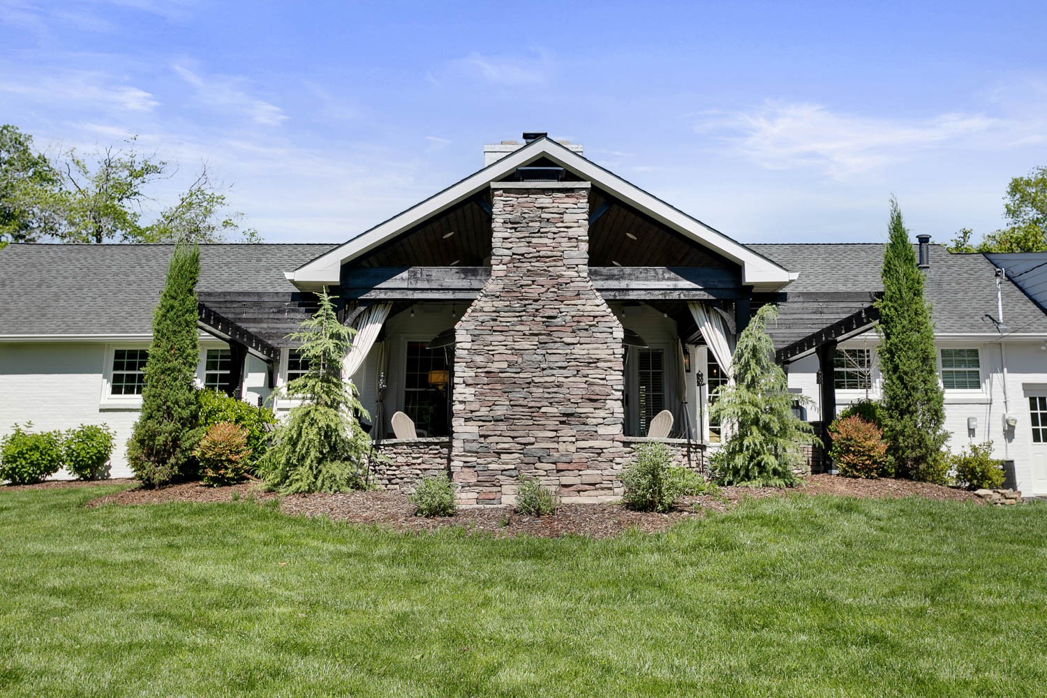 5939 Post Road Nashville, TN 37205 - Photo 40 of 49 front view of a house with a yard