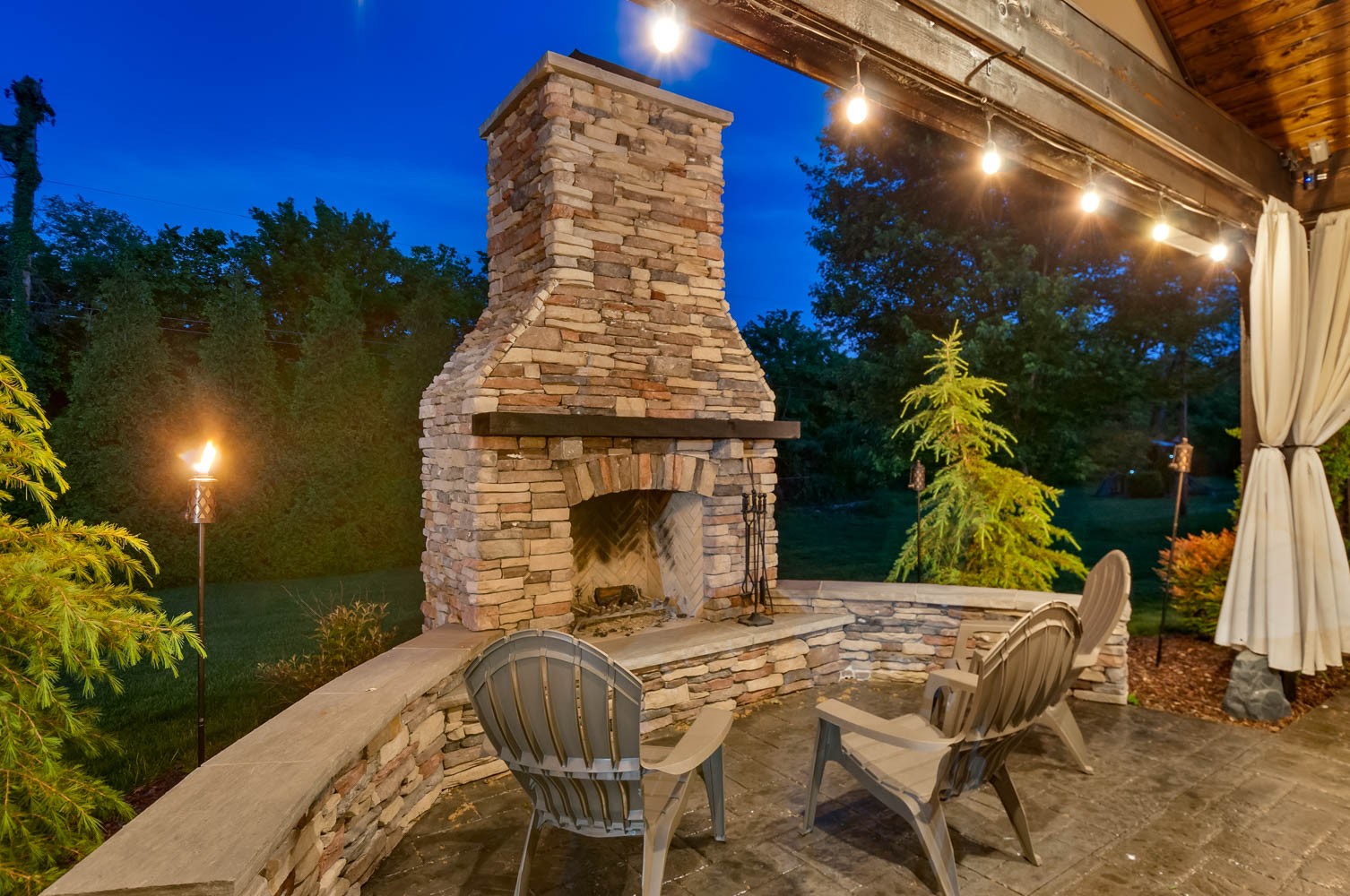 5939 Post Road Nashville, TN 37205 - Photo 47 of 49 a view of a patio with table and chairs with wooden floor and fence