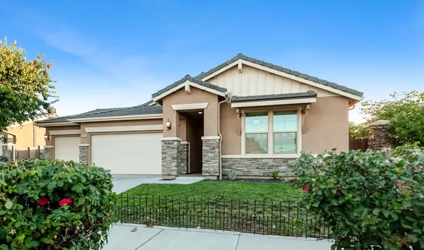 $495,000 | 3239 North Elm Street, Visalia, CA 93291