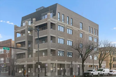 $819,000 | 2405 West Sunnyside Avenue, Unit 3N, Chicago, IL 60625