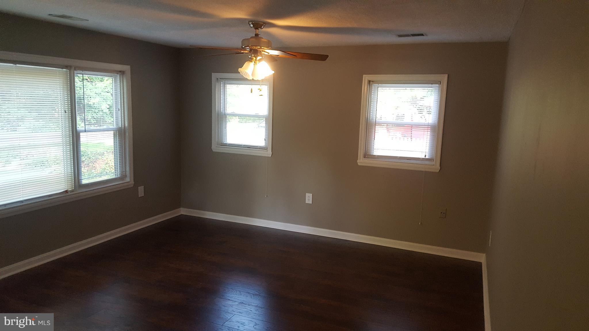 5864 Swamp Circle Road Deale, MD 20751 - Photo 2 of 11 Living Room