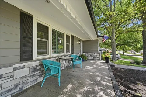 $425,000 | 1216 West 97th Street, Kansas City, MO 64114