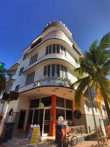 $1,600 | 901 Collins Avenue, Unit 301, Miami Beach, FL 33139