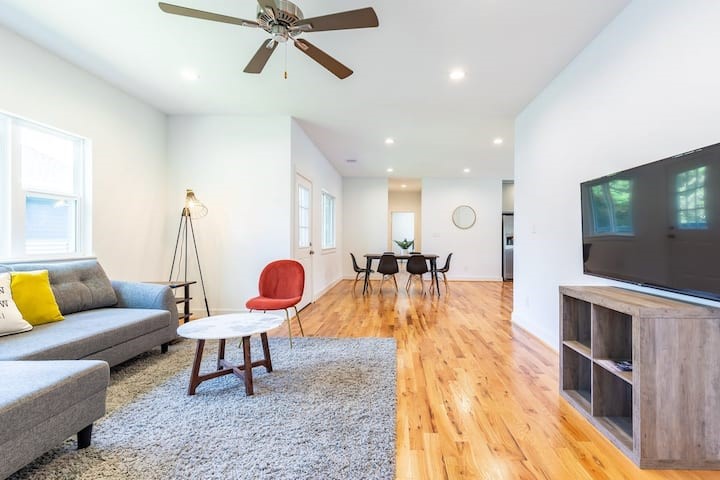 1753 Pasadena Street Houston, TX 77023 - Photo 5 of 26 Spacious living and dining area combo.