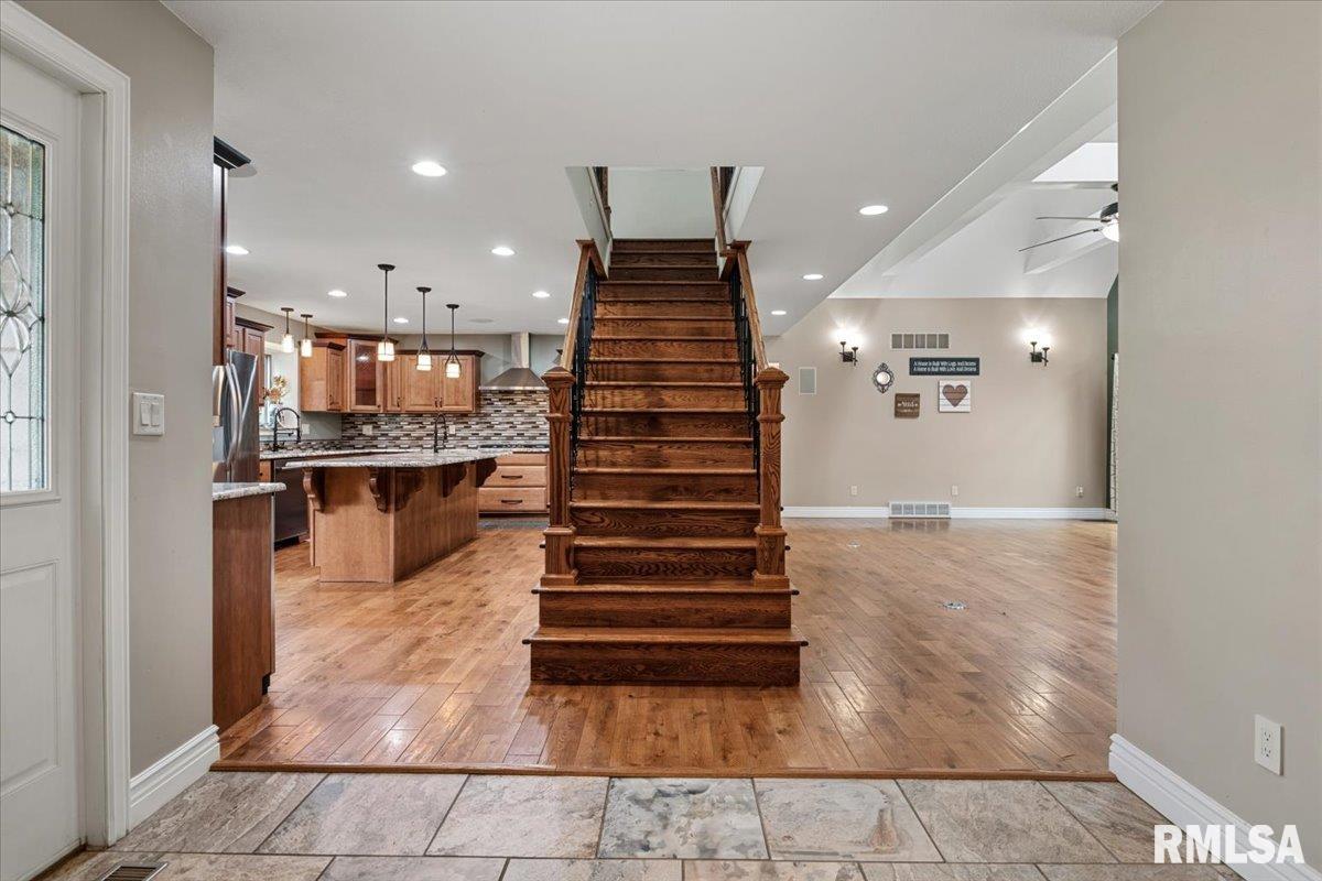 4231 Stone Road Springfield, IL 62707 - Photo 5 of 85