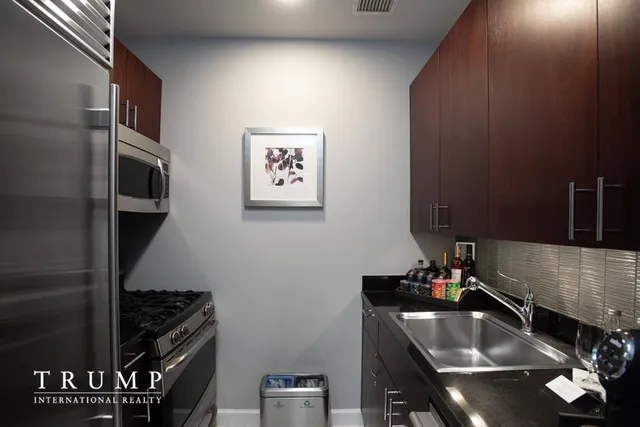 $950,000 | 1 Central Park West, Unit 1020 | Upper West Side