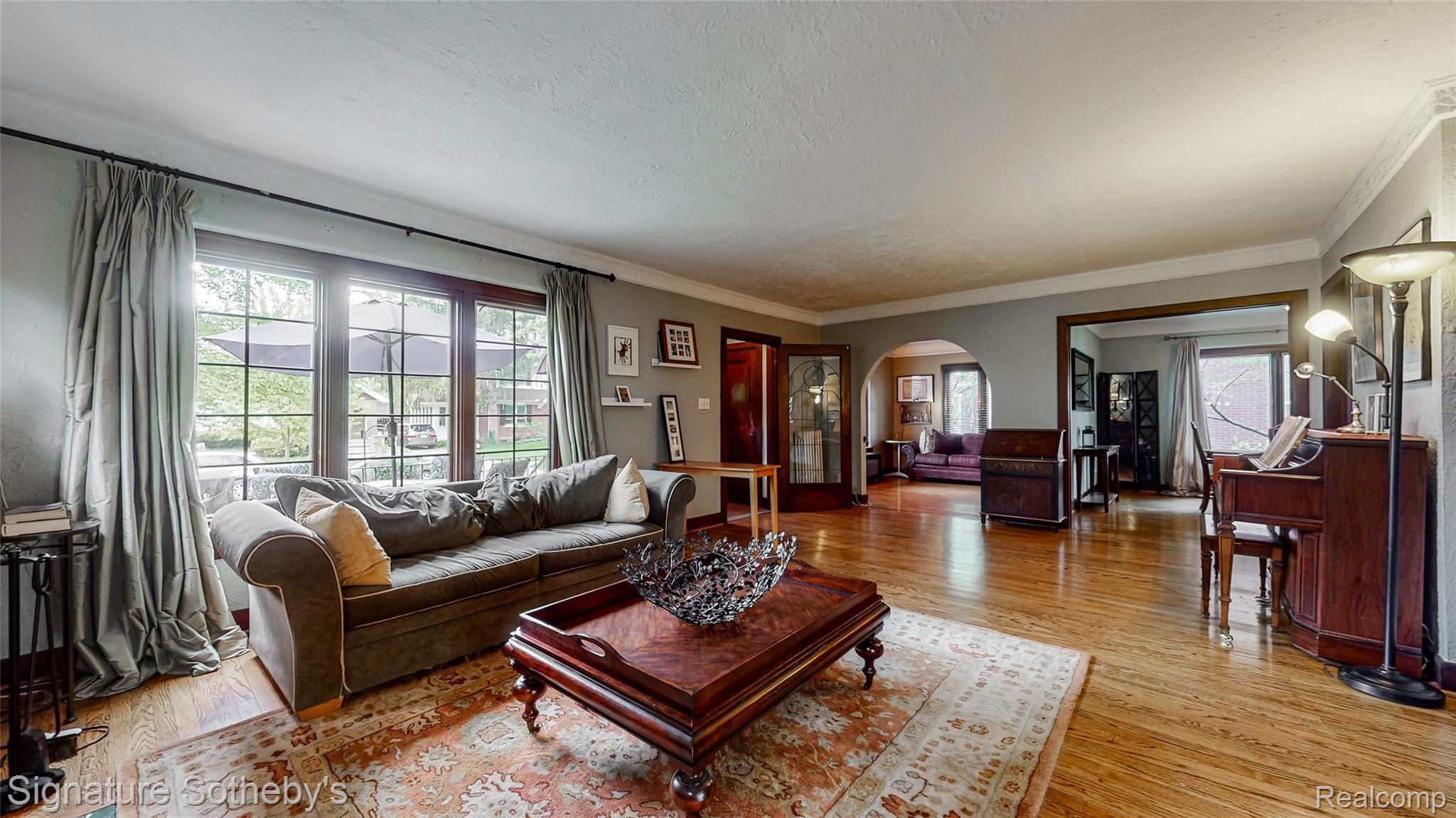 1024 Nottingham Road Grosse Pointe, MI 48230 - Photo 10 of 38 Living Room (6).jpg