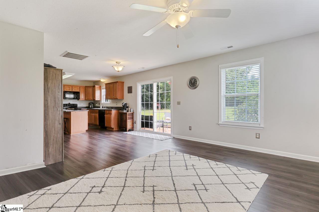 106 State Rd S-42-657 Duncan, SC 29334 - Photo 2 of 24