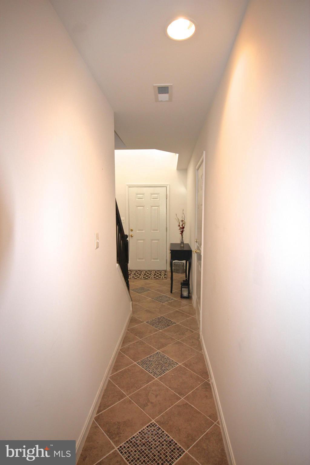10556 Falkirk Way Manassas, VA 20109 - Photo 18 of 23 a view of a hallway