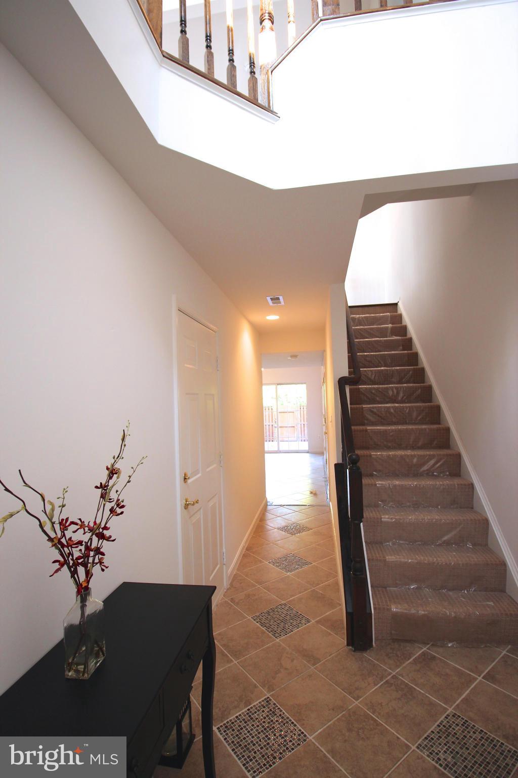 10556 Falkirk Way Manassas, VA 20109 - Photo 3 of 23 a view of entryway and hall