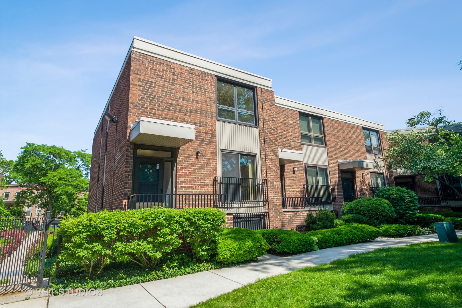 900 South Laflin Street Chicago, IL 60607 - Photo 1 of 20 a view of a brick house with a large windows