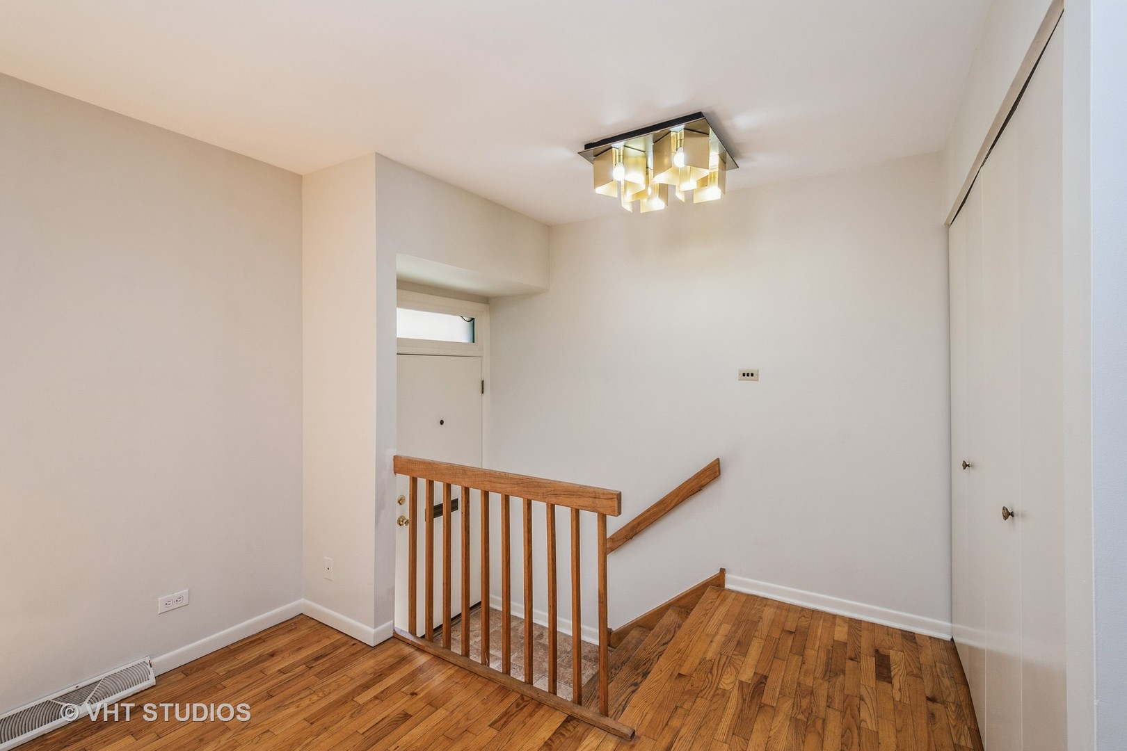 900 South Laflin Street Chicago, IL 60607 - Photo 2 of 20 a view of an empty room with a window