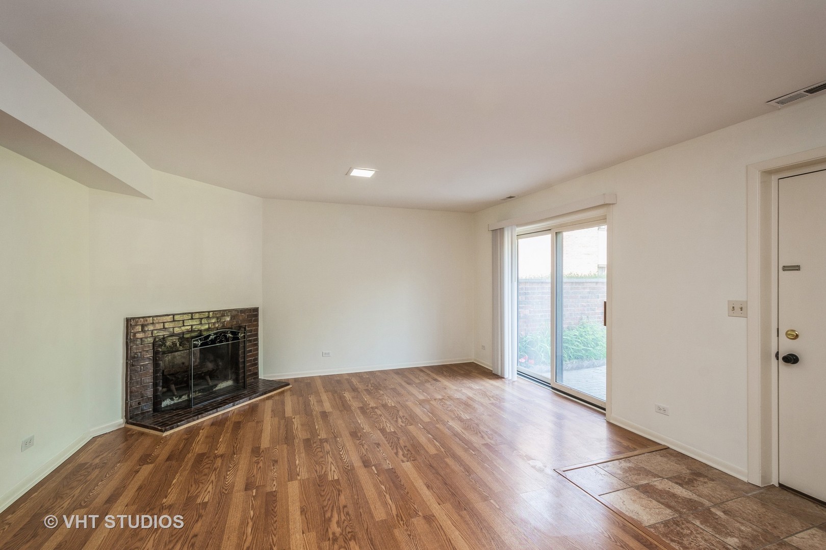 900 South Laflin Street Chicago, IL 60607 - Photo 15 of 20 wooden floor in an empty room with a window
