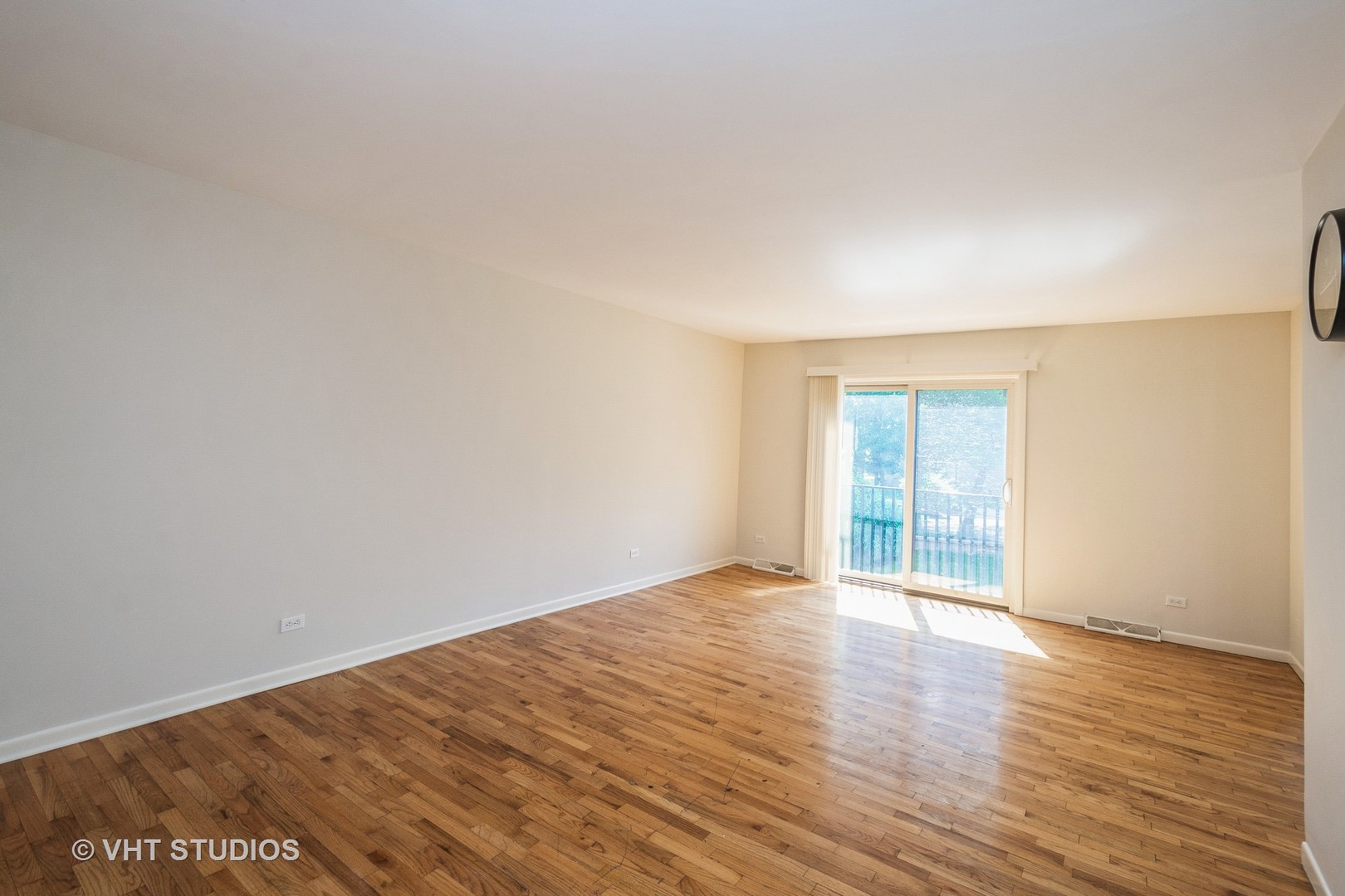 900 South Laflin Street Chicago, IL 60607 - Photo 3 of 20 a view of an empty room with wooden floor and a window