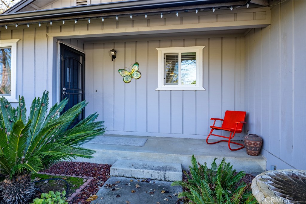 8425 Azucena Avenue Atascadero, CA 93422 - Photo 5 of 47 a room with potted plants and table