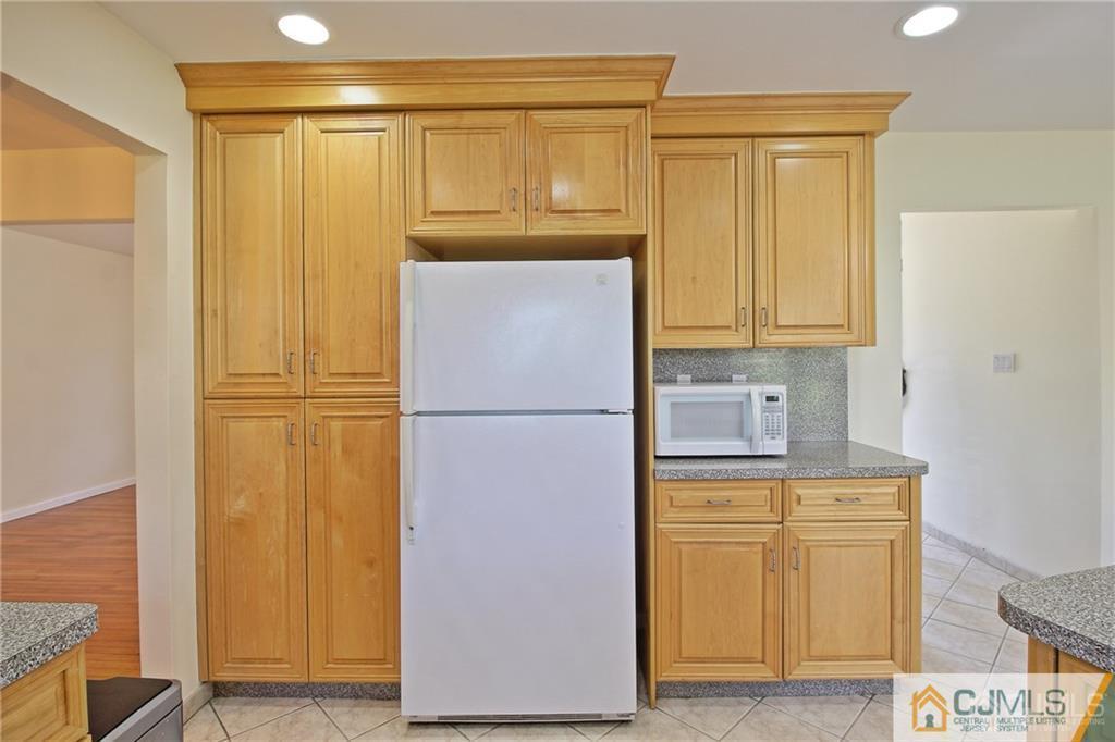 47 Pinecrest Road Somerset, NJ 08873 - Photo 8 of 25 Gallery Image 8