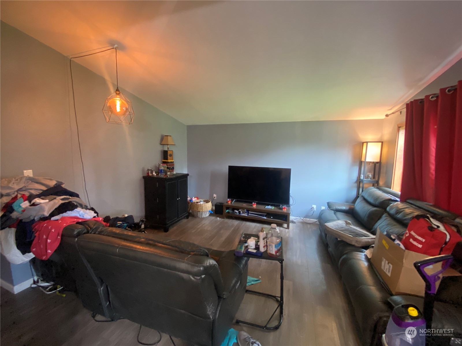 214 Southwest 115th Street Seattle, WA 98146 - Photo 3 of 10 Gallery Image 3