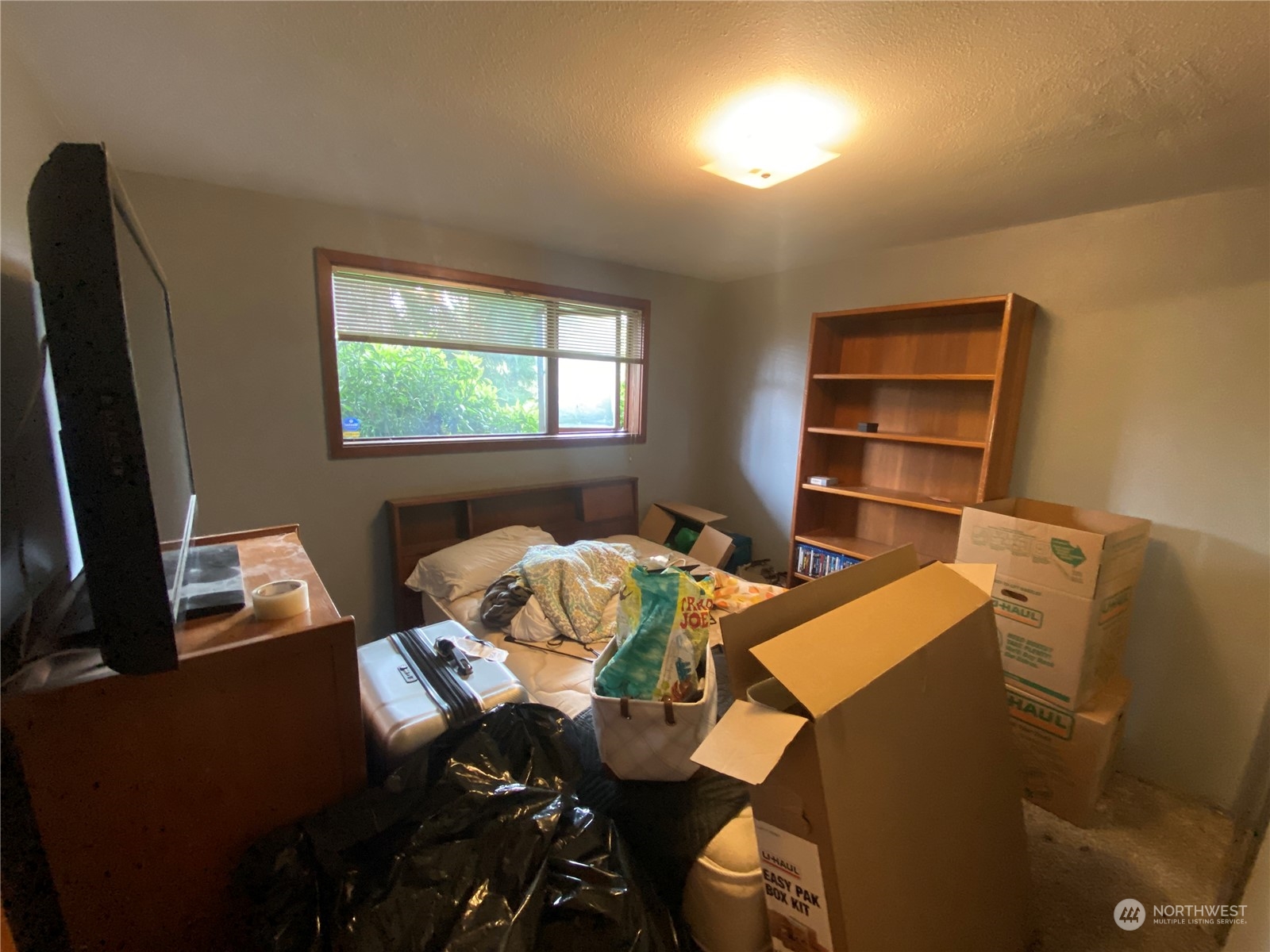 214 Southwest 115th Street Seattle, WA 98146 - Photo 6 of 10 Gallery Image 6