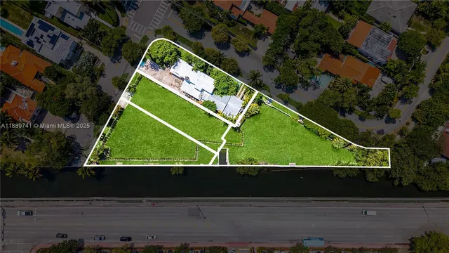 $8,999,999 | 18-th St Michigan Avenue, Miami Beach, FL 33139