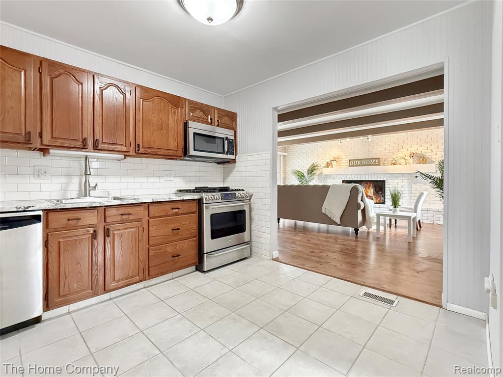 15412 Rudland Street Roseville, MI 48066 - Photo 7 of 23 Gallery Image 7