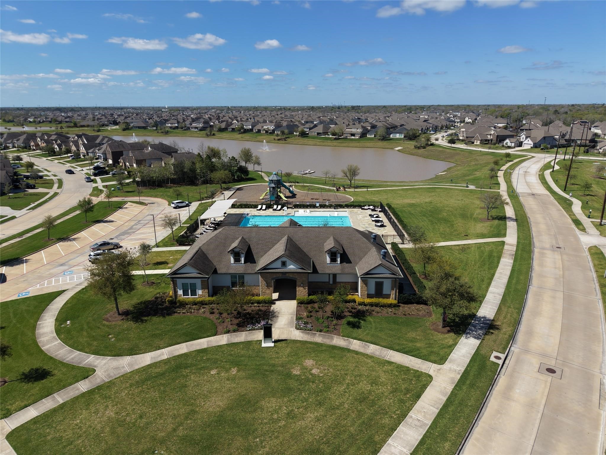 13808 Stark Bridge Lane Rosharon, TX 77583 - Photo 35 of 39 the club house and gym area