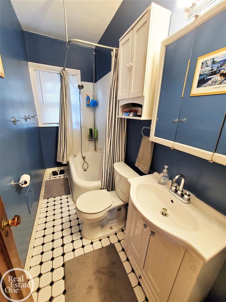15713 Charles R Avenue Eastpointe, MI 48021 - Photo 28 of 65 Gallery Image 28