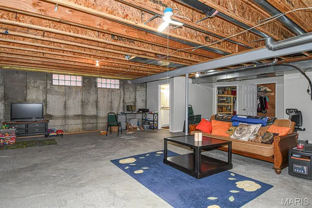 $374,500 | 169 Tori Pines Drive, Oakville, MO 63129