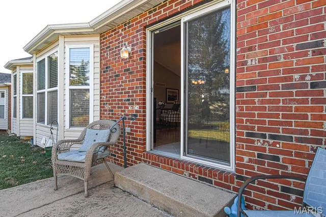 $374,500 | 169 Tori Pines Drive, Oakville, MO 63129