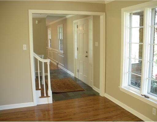 896 Old Hickory Road Mt. Lebanon, PA 15243 - Photo 4 of 14 Entry/Foyer.