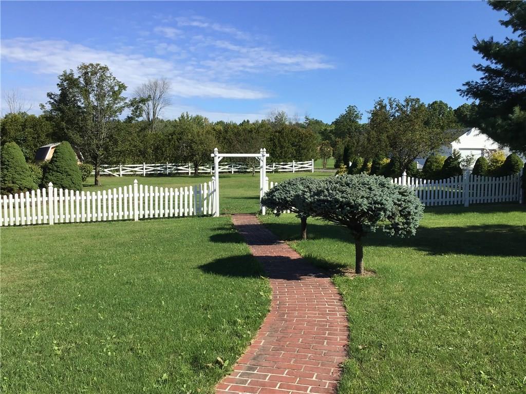 3895 Morefield Road Hermitage, PA 16148 - Photo 3 of 25 Gallery Image 3