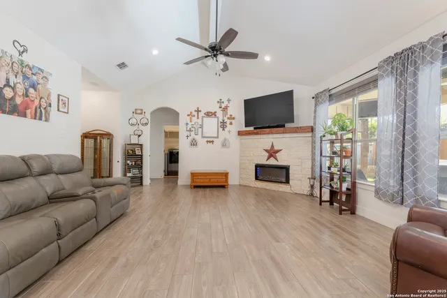 $459,900 | 1264 Spicewood Road, Fischer, TX 78623