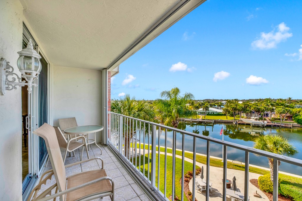 4601 Florida A1A, Unit 405 Vero Beach, FL 32963 - Photo 7 of 36 a view of a balcony