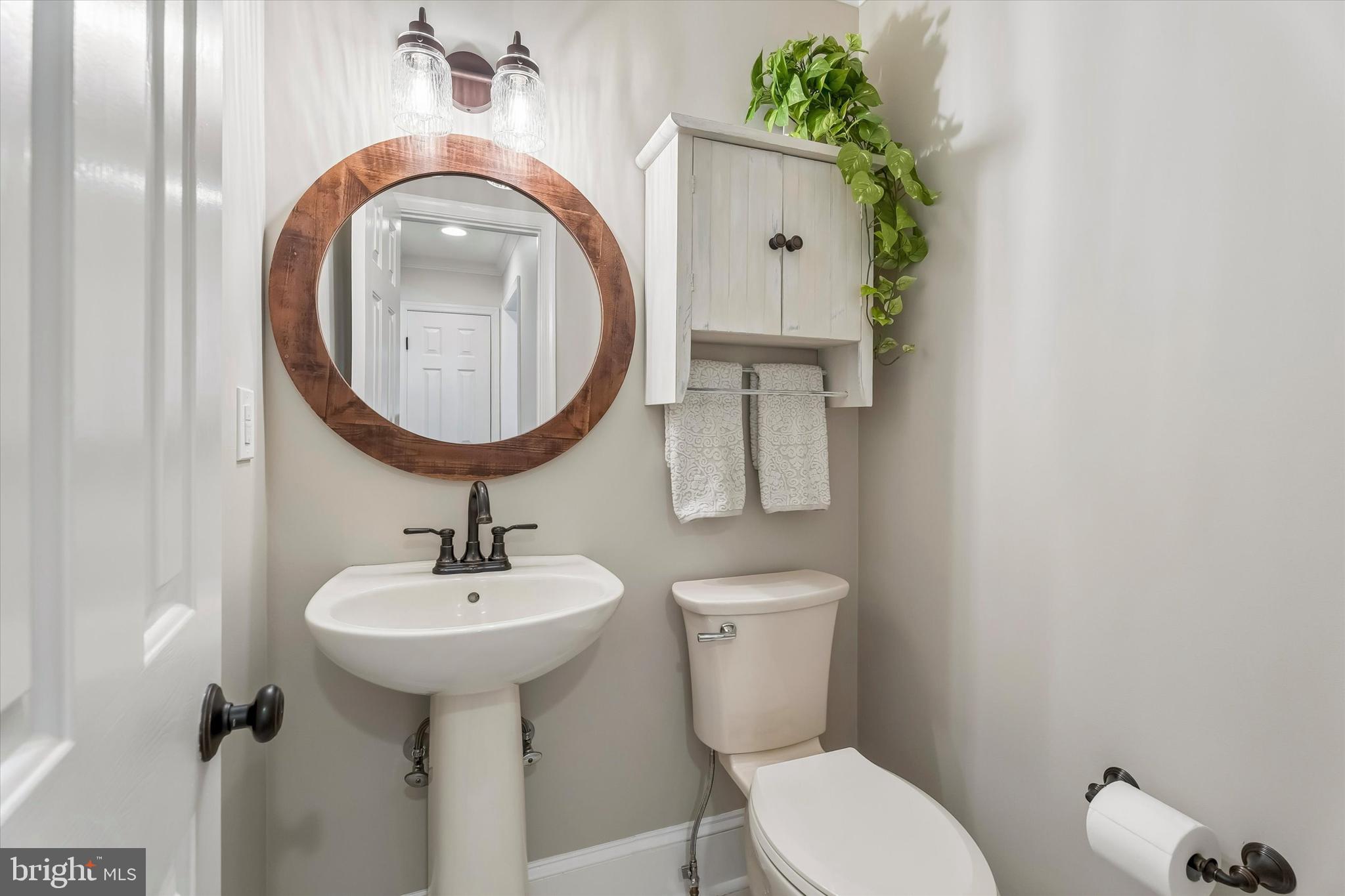 649 Glendale Road Havertown, PA 19083 - Photo 13 of 67 a bathroom with a toilet sink and mirror