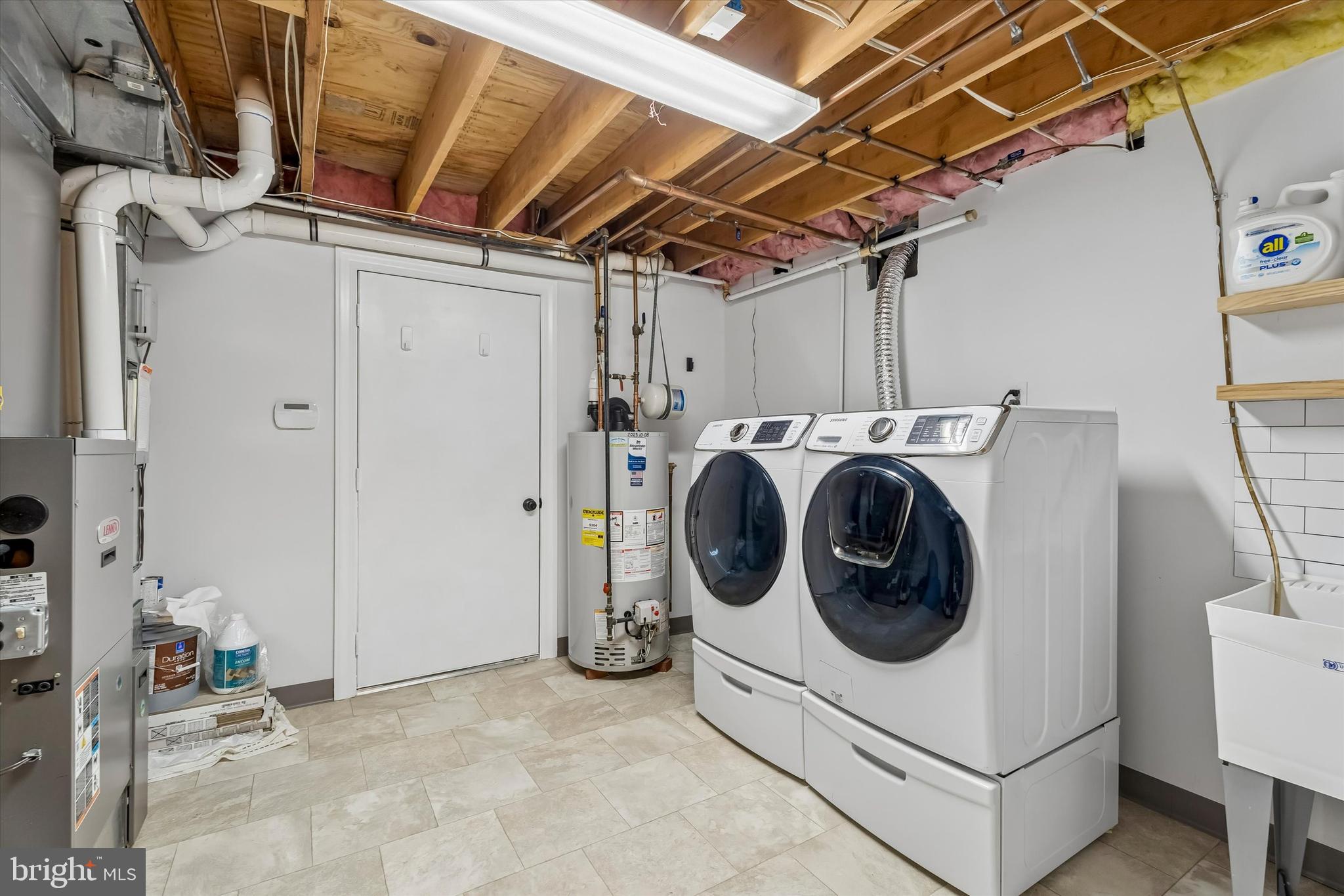 649 Glendale Road Havertown, PA 19083 - Photo 41 of 67 a utility room with dryer and washer