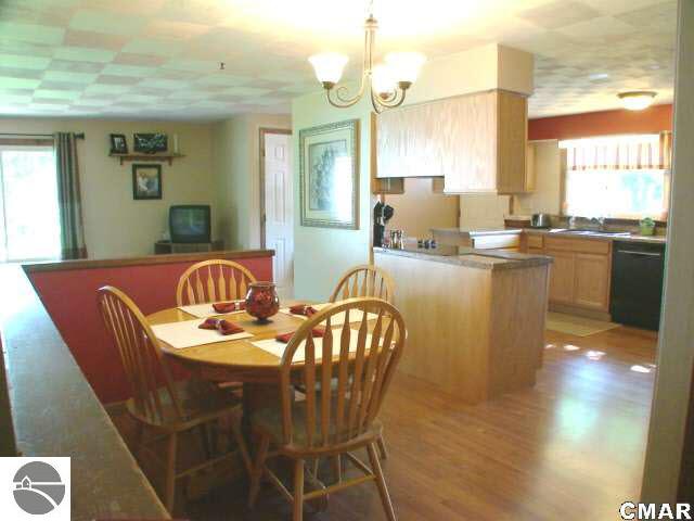 627 Rockingham Avenue Alma, MI 48801 - Photo 16 of 25 1770697-15.JPG