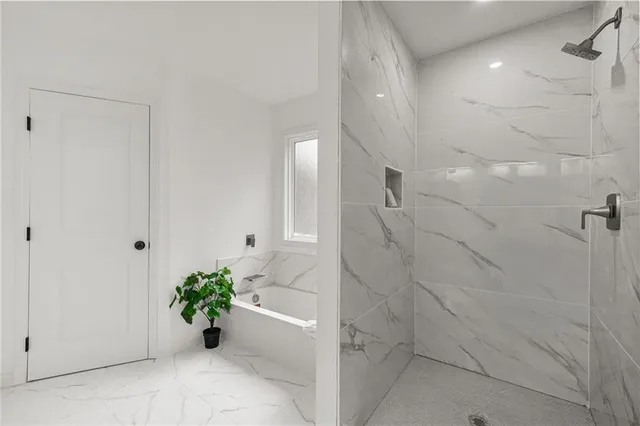 $395,000 | 3925 Pineshore Circle, Gainesville, GA 30501