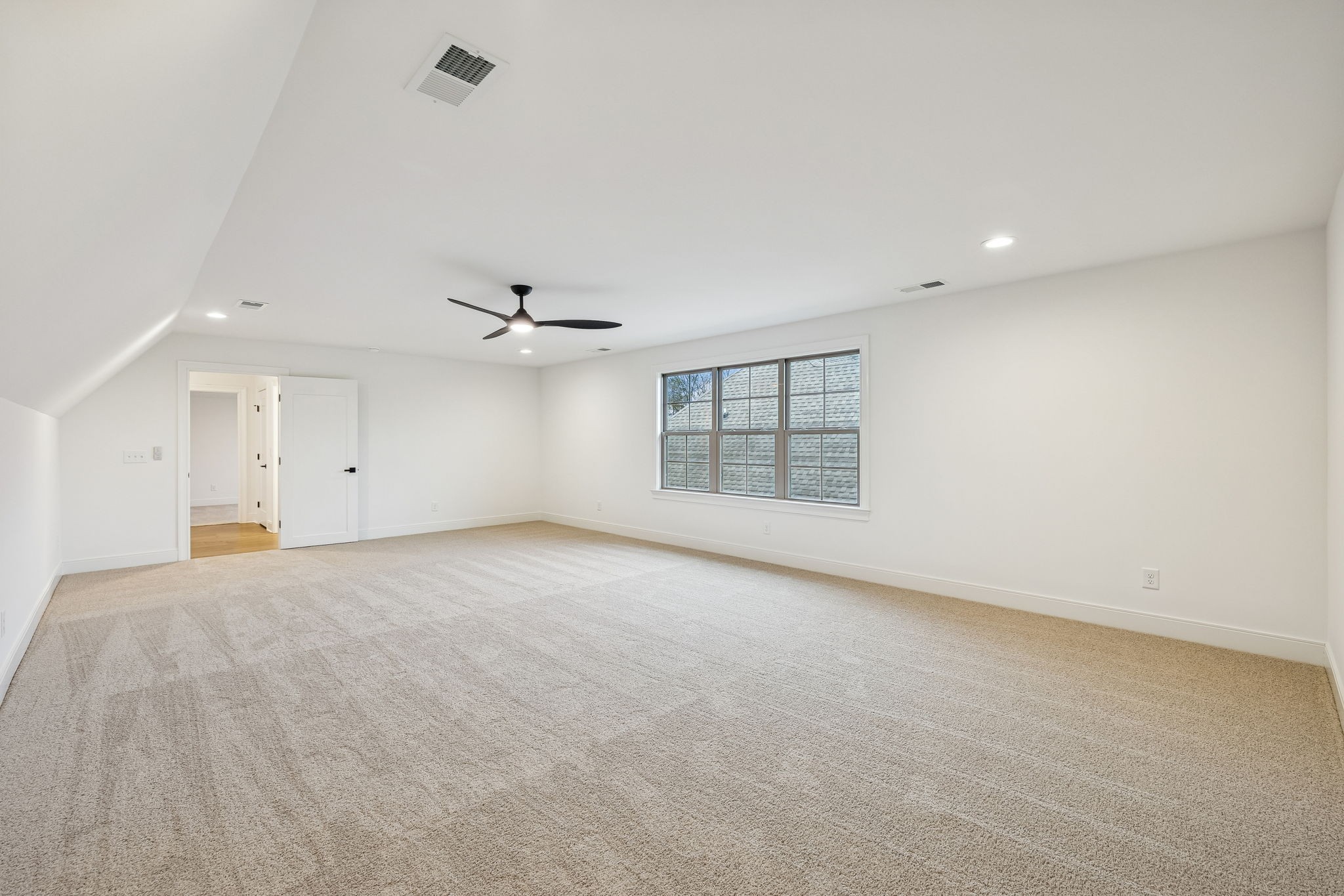 209 Bellsford Road Gallatin, TN 37066 - Photo 45 of 68 an empty room with windows and ceiling fan