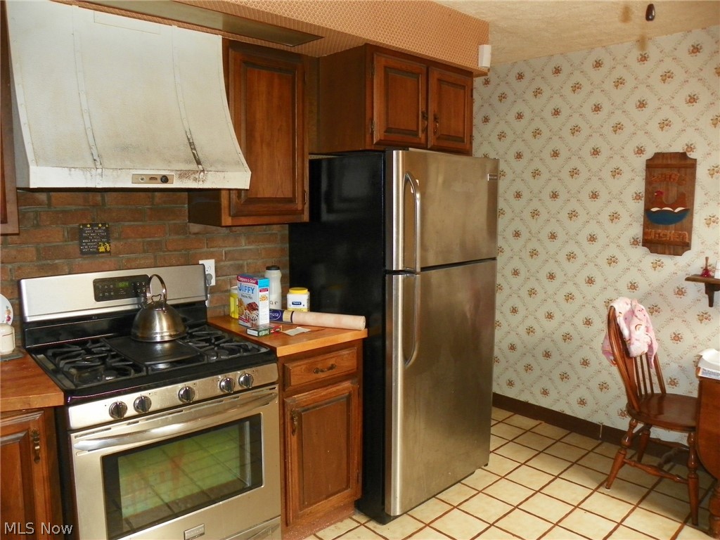 1808 Keystone Road Cleveland, OH 44134 - Photo 14 of 26